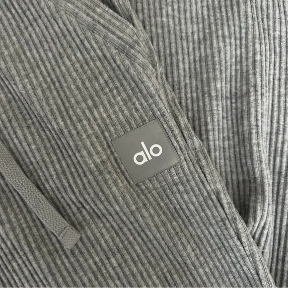 Alo Yoga Muse Set - Hoodie & Sweatpants - Athletic Heather Grey - Medium - Picture 7 of 9